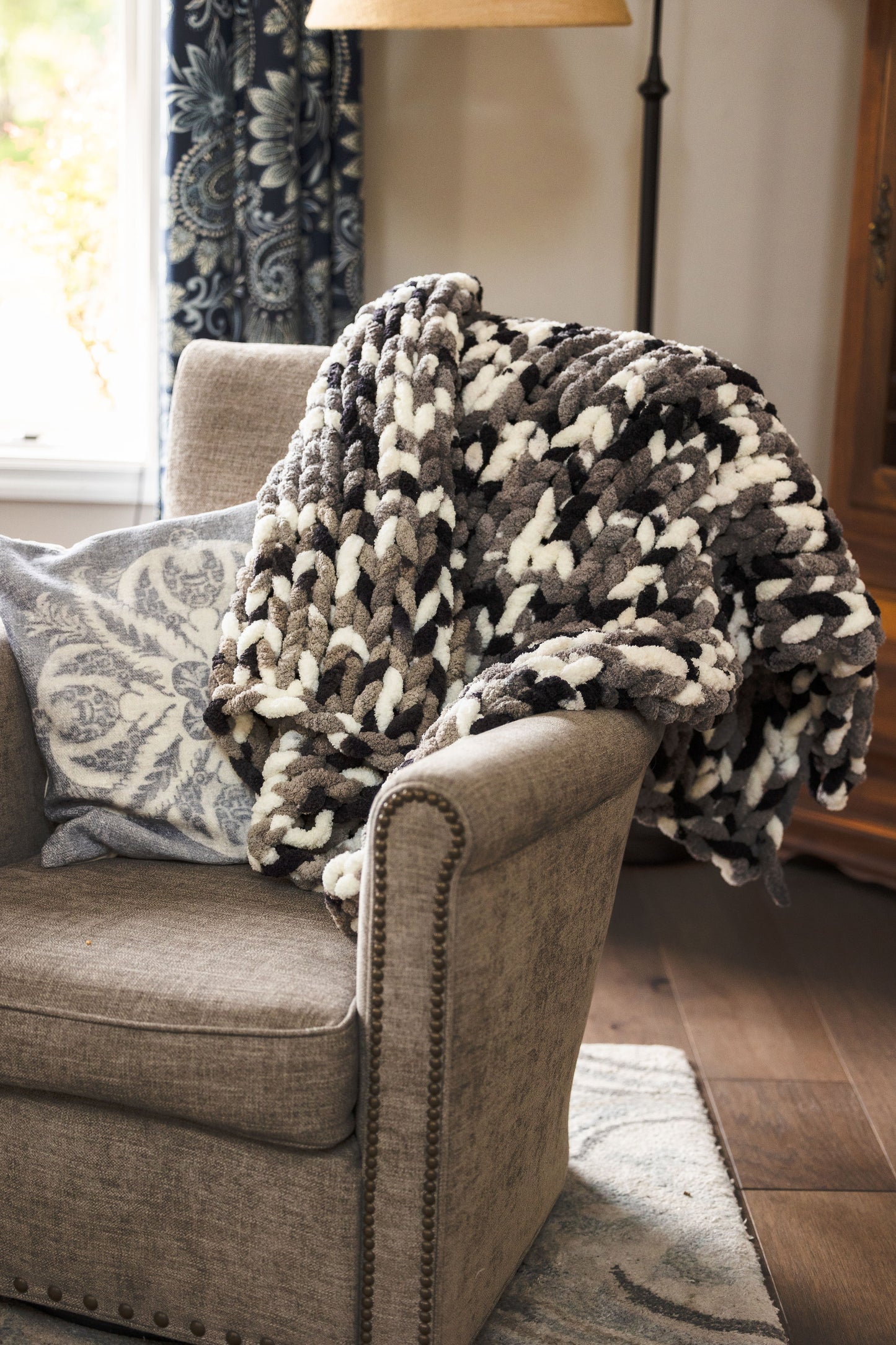 Hand-knit chunky Blanket: 4’ x 6’